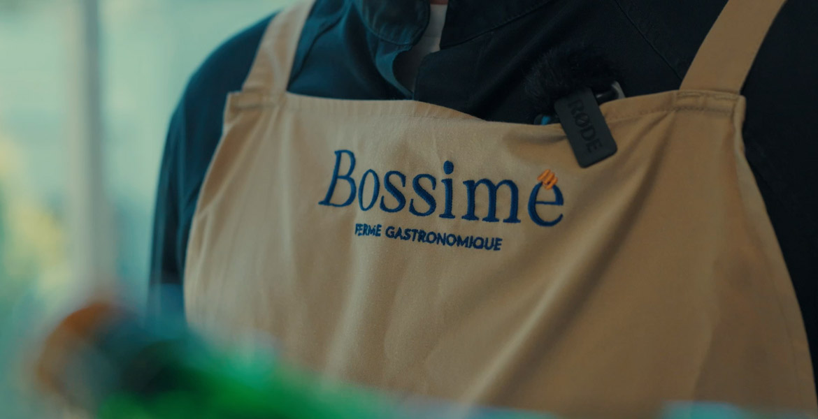 Gros plan sur un tablier de cuisinier